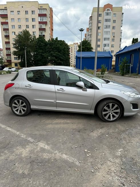 Peugeot 308 2011 серебристый - фото 3