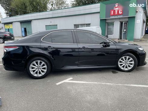 Toyota Camry 2019 - фото 4