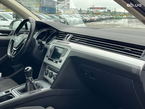Volkswagen passat b8 2016 белый - фото 21