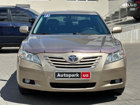 Toyota Camry 2007 бежевый - фото 2