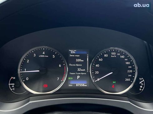 Lexus IS 2017 - фото 11