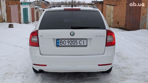 Skoda Octavia 2010 белый - фото 5