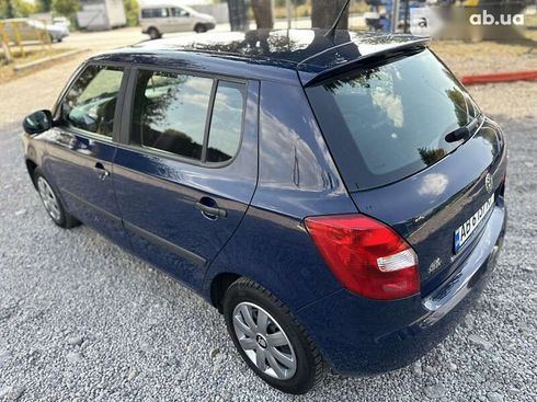 Skoda Fabia 2011 - фото 12