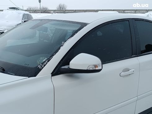 Volvo S40 2010 белый - фото 18
