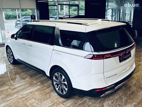 Kia Carnival 2021 - фото 11