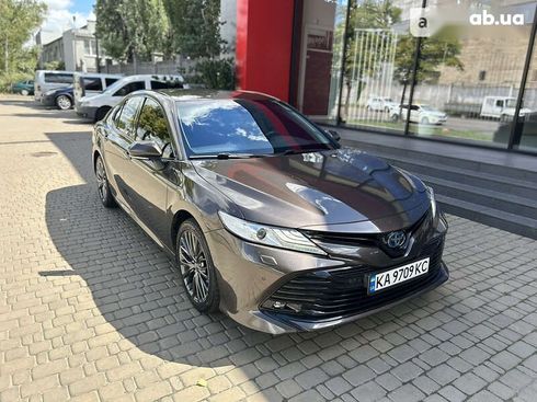 Toyota Camry 2020 - фото 2