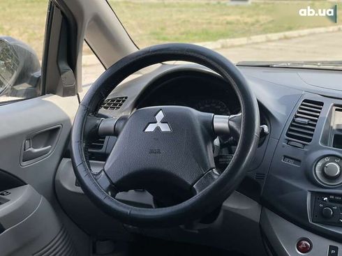 Mitsubishi Grandis 2006 - фото 17