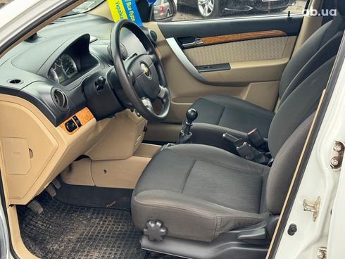 Chevrolet Aveo 2008 белый - фото 14