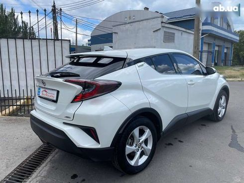 Toyota C-HR 2017 - фото 7