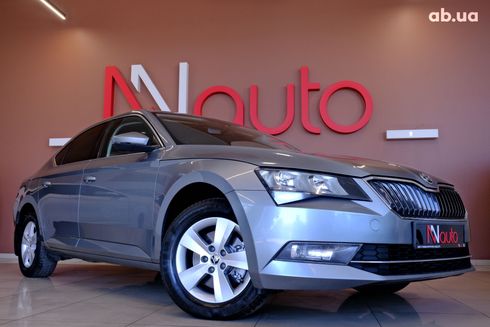 Skoda Superb 2018 серый - фото 4