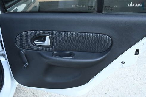 Renault Clio 2010 - фото 26