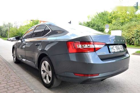 Skoda Superb 2019 - фото 13