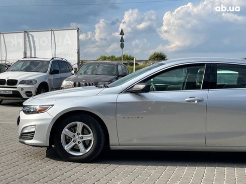 Chevrolet Malibu 2019 серый - фото 4