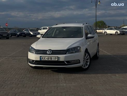 Volkswagen Passat 2014 белый - фото 2