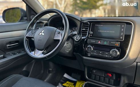 Mitsubishi Outlander 2017 - фото 12