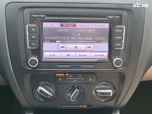 Volkswagen Jetta 2012 бежевый - фото 28