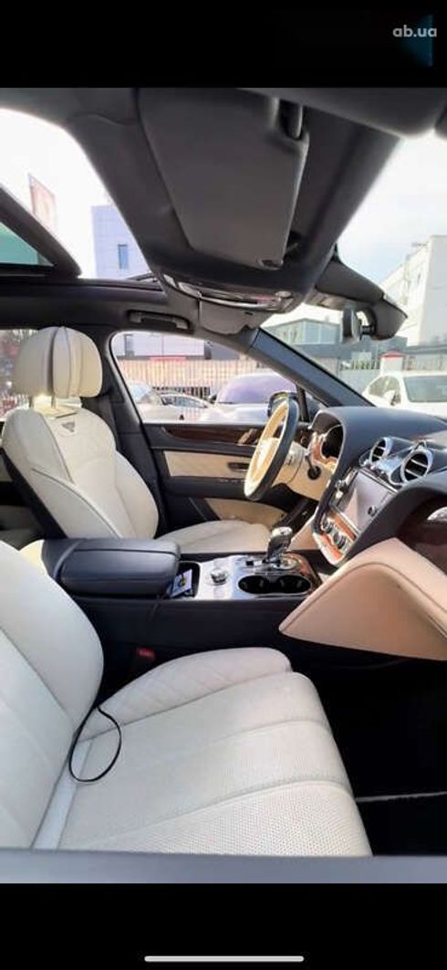 Bentley Bentayga 2019 - фото 24