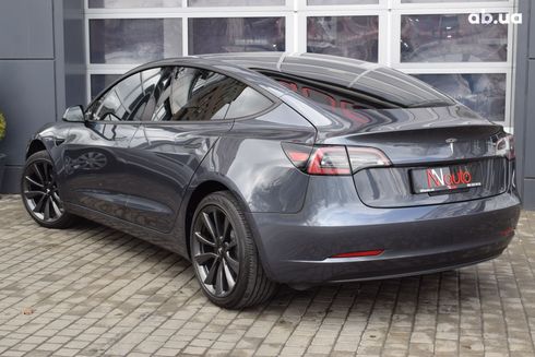 Tesla Model 3 2022 серый - фото 4