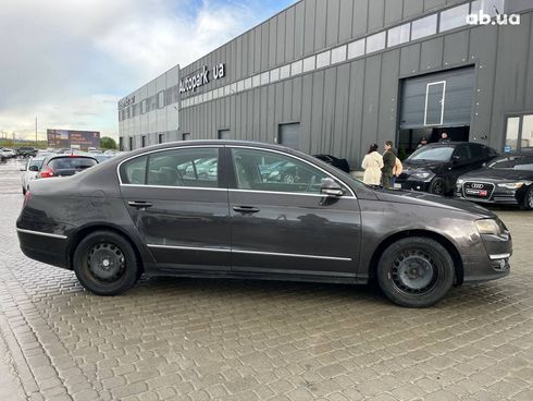 Volkswagen passat b6 2005 коричневый - фото 9