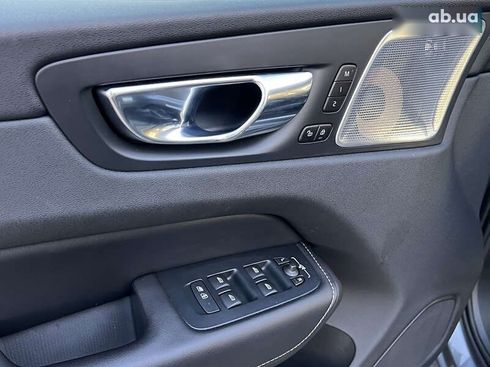 Volvo XC60 2019 - фото 17