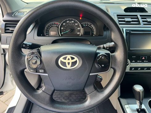 Toyota Camry 2012 белый - фото 27