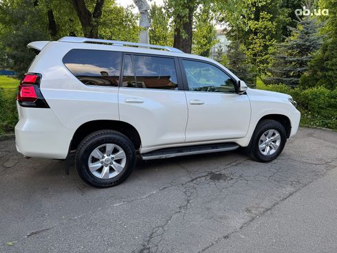 Toyota Land Cruiser Prado 2020 белый - фото 5