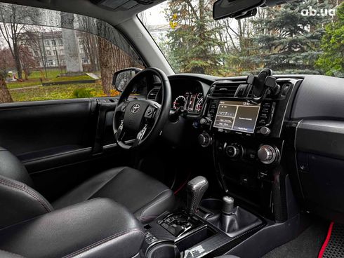 Toyota 4Runner 2019 белый - фото 37