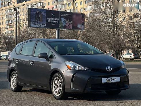 Toyota Prius V 2017 - фото 14