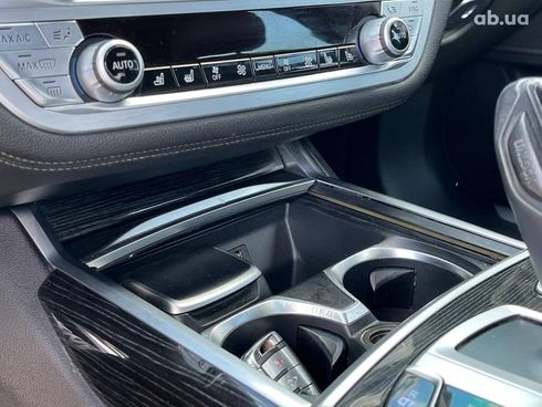 BMW 7 серия 2018 белый - фото 42