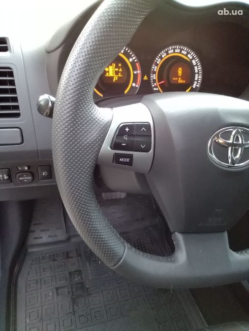 Toyota Auris 2012 белый - фото 12