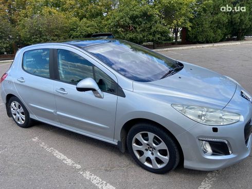 Peugeot 308 2011 серебристый - фото 15