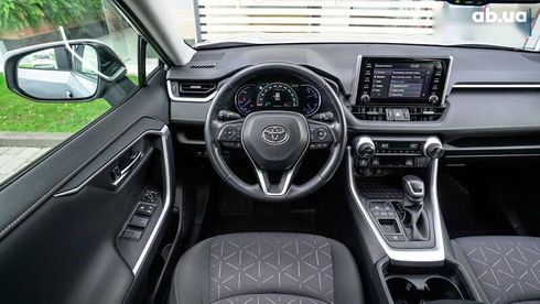 Toyota RAV4 2020 - фото 9
