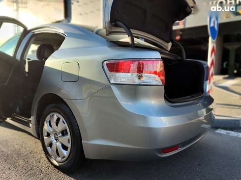 Toyota Avensis 2011 - фото 15