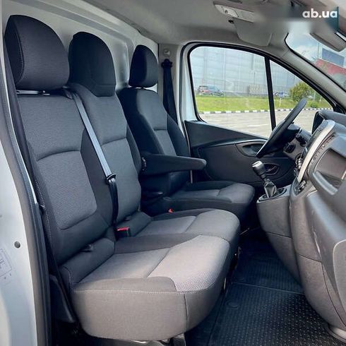 Renault Trafic 2021 - фото 21