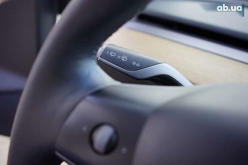 Tesla Model 3 2022 - фото 18