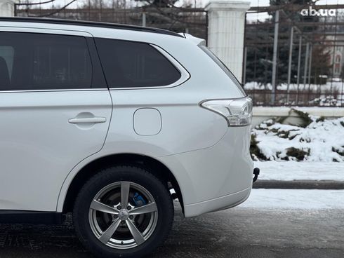 Mitsubishi Outlander 2014 белый - фото 34