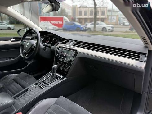 Volkswagen Passat 2017 - фото 12
