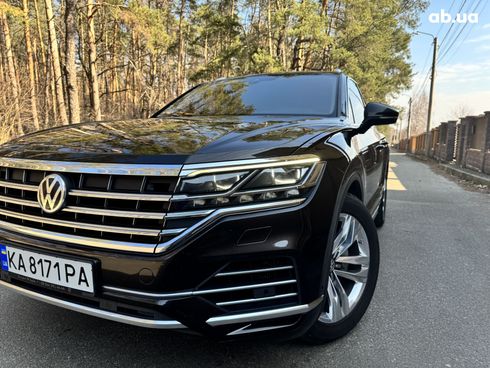 Volkswagen Touareg 2018 коричневый - фото 7