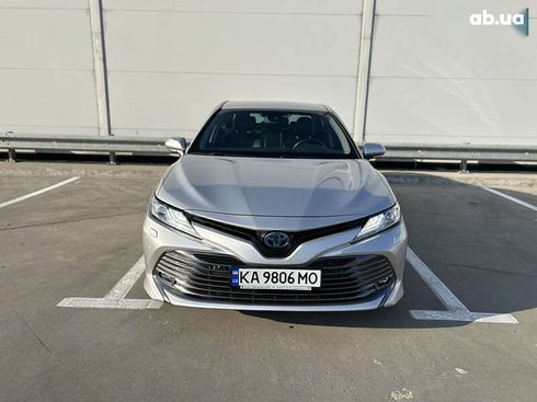 Toyota Camry 2020 - фото 4