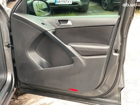 Volkswagen Tiguan 2015 серый - фото 20