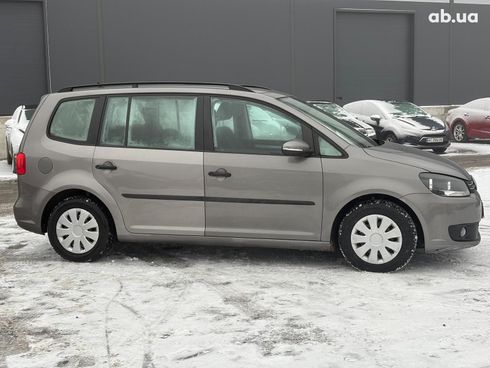 Volkswagen Touran 2011 серый - фото 5