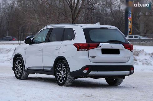 Mitsubishi Outlander 2017 - фото 5