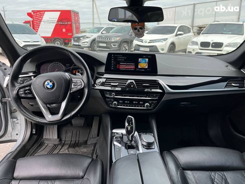 BMW 5 серия 2019 серый - фото 39