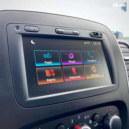 Renault Trafic 2021 - фото 27