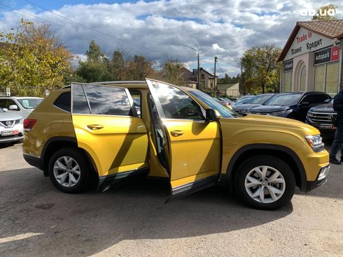 Volkswagen Atlas 2017 желтый - фото 22