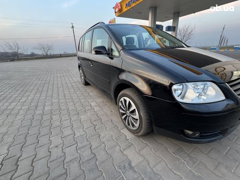 Volkswagen Touran 2005 черный - фото 10