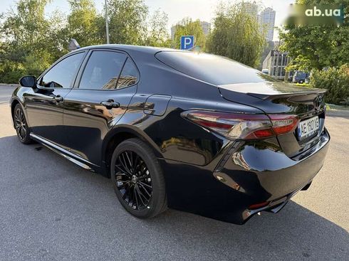Toyota Camry 2020 - фото 9
