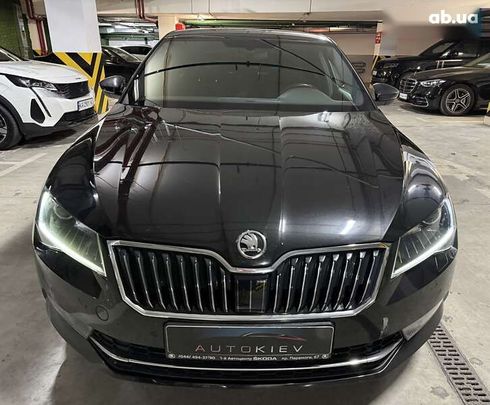 Skoda Superb 2018 - фото 6