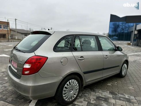 Skoda Fabia 2010 - фото 8