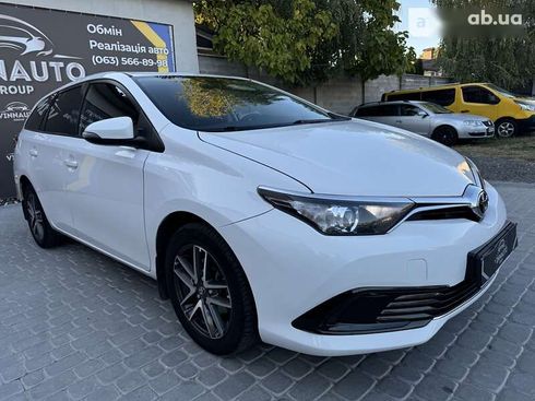 Toyota Auris 2017 - фото 16